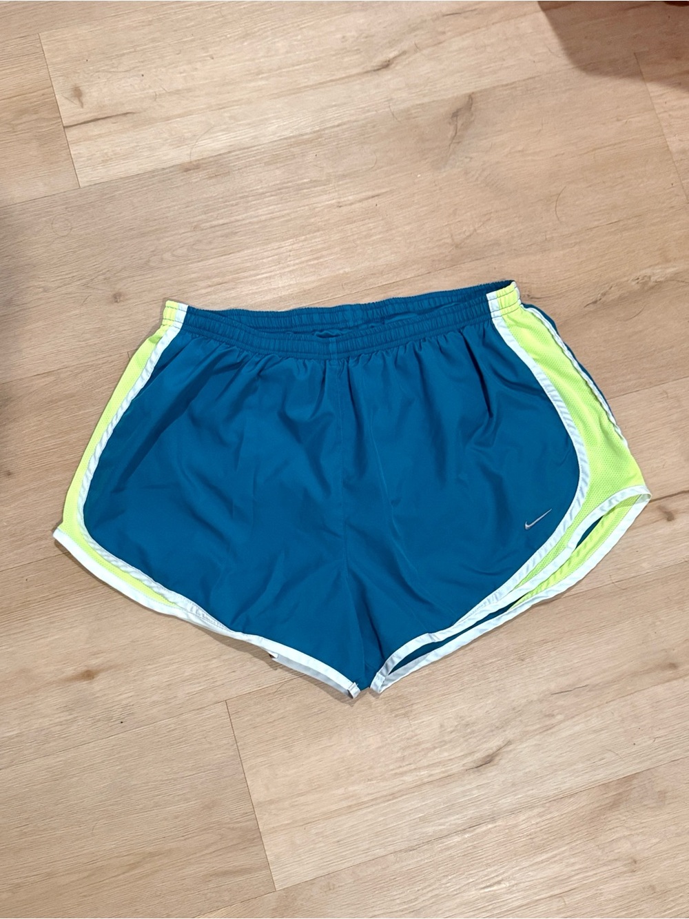 Nike Dri-FIT Tempo running shorts Women’s XL  teal and neon green